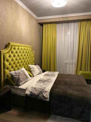 Апартаменты Apartments Lux in city center Lviv Львов Апартаменты Art с 2 спальнями, Hnatyuka 3-18